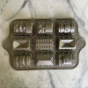 Nordic Ware Williams Sonoma Train Cake Pan
